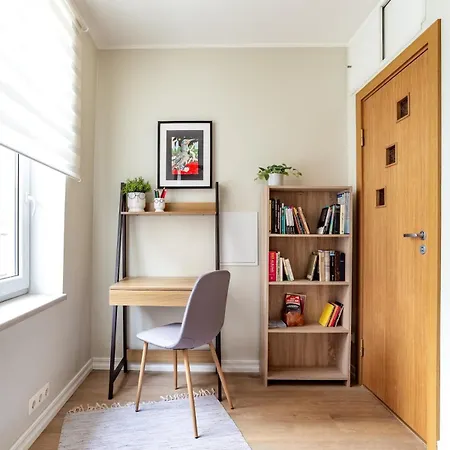 Old Town Apartment *